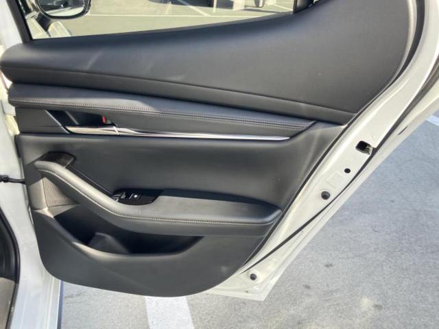 MAZDA3ファストバック X Lパッケージ 保証書/純正 SDナビ/シート フルレザー/ヘッドランプ LED/ETC/フルセグTV/アルミホイール 純正 18インチ/キーレスエントリー/オートエアコン/ワンオーナー/取扱説明書 革シート(22枚目)