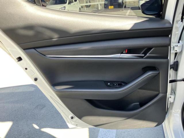MAZDA3ファストバック X Lパッケージ 保証書/純正 SDナビ/シート フルレザー/ヘッドランプ LED/ETC/フルセグTV/アルミホイール 純正 18インチ/キーレスエントリー/オートエアコン/ワンオーナー/取扱説明書 革シート(24枚目)