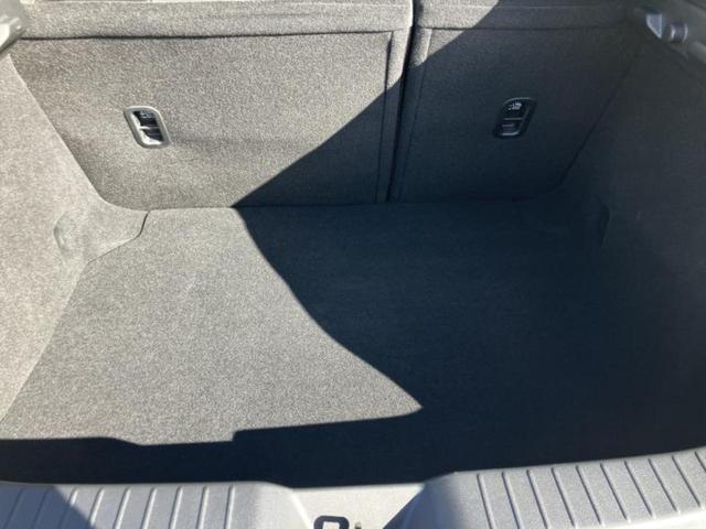 MAZDA3ファストバック X Lパッケージ 保証書/純正 SDナビ/シート フルレザー/ヘッドランプ LED/ETC/フルセグTV/アルミホイール 純正 18インチ/キーレスエントリー/オートエアコン/ワンオーナー/取扱説明書 革シート(25枚目)