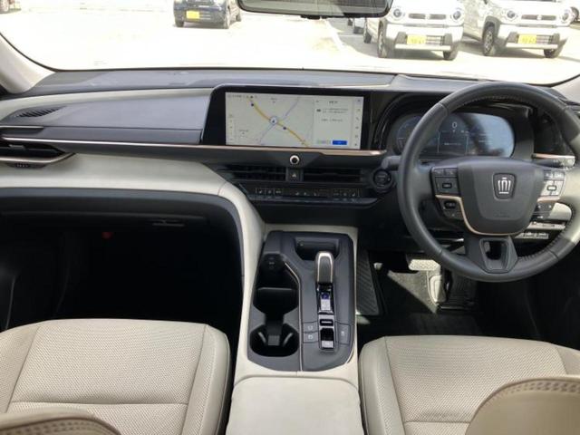 クラウンクロスオーバー ４ＷＤ　Ｇアドバンスドレザーパッケージ　新品タイヤ／保証書／純正　ＳＤナビ／デジタルインナーミラー／衝突安全装置／シートヒーター／全方位モニター／車線逸脱防止支援システム／シート　合皮／ヘッドランプ　ＬＥＤ／ＥＴＣ／ＥＢＤ付ＡＢＳ　４ＷＤ（6枚目）