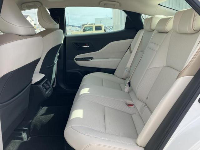 クラウンクロスオーバー ４ＷＤ　Ｇアドバンスドレザーパッケージ　新品タイヤ／保証書／純正　ＳＤナビ／デジタルインナーミラー／衝突安全装置／シートヒーター／全方位モニター／車線逸脱防止支援システム／シート　合皮／ヘッドランプ　ＬＥＤ／ＥＴＣ／ＥＢＤ付ＡＢＳ　４ＷＤ（8枚目）