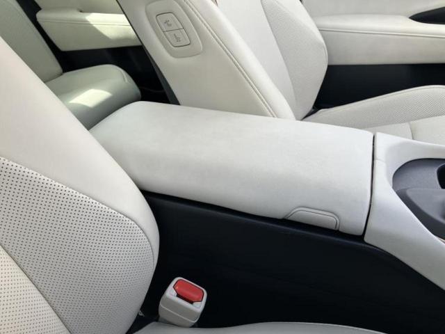 クラウンクロスオーバー ４ＷＤ　Ｇアドバンスドレザーパッケージ　新品タイヤ／保証書／純正　ＳＤナビ／デジタルインナーミラー／衝突安全装置／シートヒーター／全方位モニター／車線逸脱防止支援システム／シート　合皮／ヘッドランプ　ＬＥＤ／ＥＴＣ／ＥＢＤ付ＡＢＳ　４ＷＤ（33枚目）