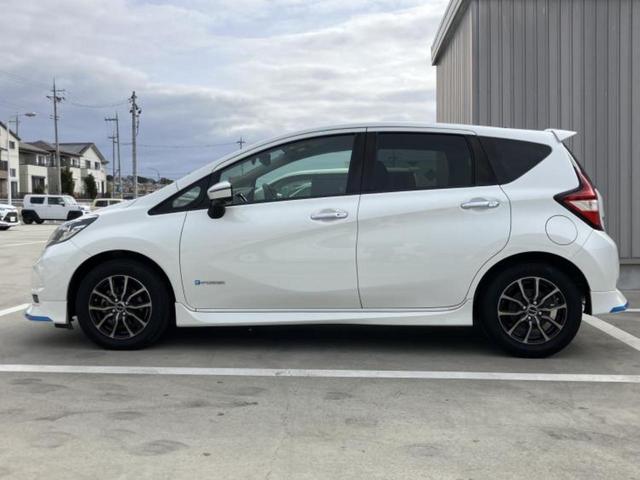 ノート ｅパワーＸ　新品タイヤ／純正エアロ／純正　ＳＤナビ／インテリジェントルームミラー／衝突安全装置／車線逸脱防止支援システム／ヘッドランプ　ＬＥＤ／ＥＴＣ／ＥＢＤ付ＡＢＳ／横滑り防止装置／アイドリングストップ（2枚目）