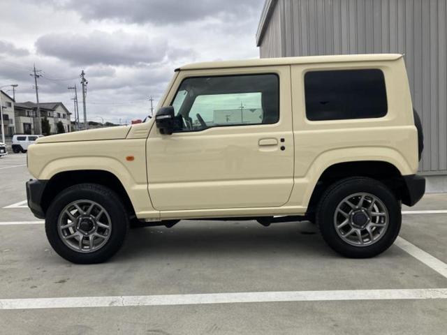ジムニー ４ＷＤ　ＸＣ　保証書／ディスプレイオーディオ／シートヒーター／車線逸脱防止支援システム／ヘッドランプ　ＬＥＤ／ＥＴＣ／ＡＢＳ／横滑り防止装置／エアバッグ　運転席／エアバッグ　助手席／エアバッグ　サイド　４ＷＤ（2枚目）