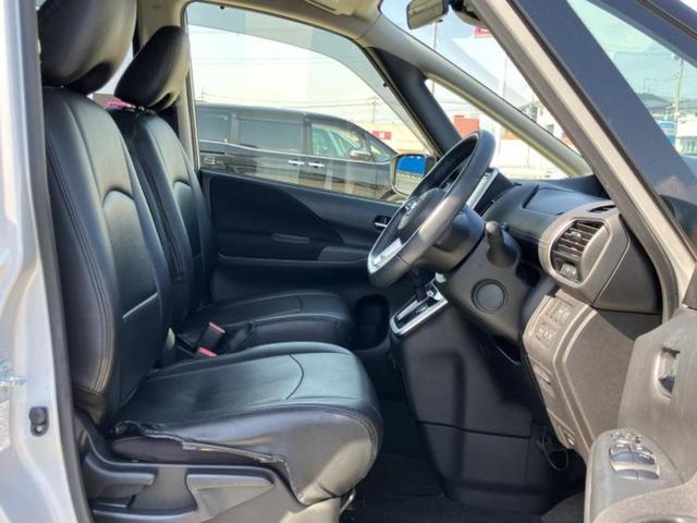 セレナ ハイウェイスターＶセレクション　純正　９インチ　ＳＤナビ／衝突安全装置／両側電動スライドドア／車線逸脱防止支援システム／ヘッドランプ　ＬＥＤ／ＥＴＣ／ＥＢＤ付ＡＢＳ／横滑り防止装置／アイドリングストップ／フルセグＴＶ　レーンアシスト（4枚目）