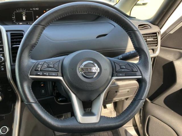 セレナ ハイウェイスターＶセレクション　純正　９インチ　ＳＤナビ／衝突安全装置／両側電動スライドドア／車線逸脱防止支援システム／ヘッドランプ　ＬＥＤ／ＥＴＣ／ＥＢＤ付ＡＢＳ／横滑り防止装置／アイドリングストップ／フルセグＴＶ　レーンアシスト（14枚目）