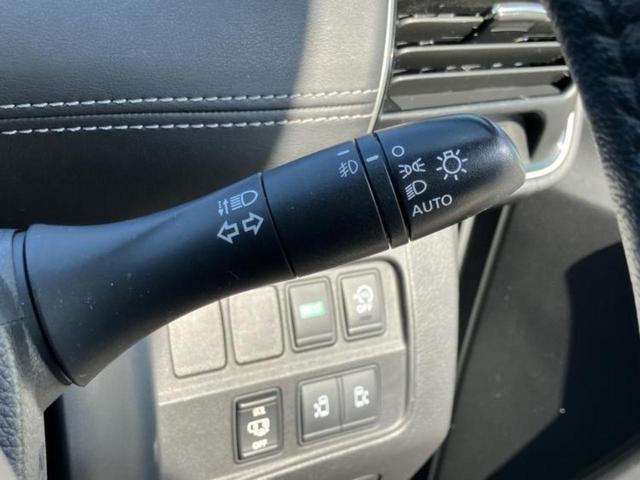 セレナ ハイウェイスターＶセレクション　純正　９インチ　ＳＤナビ／衝突安全装置／両側電動スライドドア／車線逸脱防止支援システム／ヘッドランプ　ＬＥＤ／ＥＴＣ／ＥＢＤ付ＡＢＳ／横滑り防止装置／アイドリングストップ／フルセグＴＶ　レーンアシスト（15枚目）