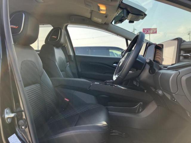 オーラ Ｇレザーエディション　保証書／純正　９インチ　ＳＤナビ／インテリジェントルームミラー／衝突安全装置／全方位モニター／車線逸脱防止支援システム／シート　ハーフレザー／ヘッドランプ　ＬＥＤ／ＥＴＣ／ＥＢＤ付ＡＢＳ　全周囲カメラ（4枚目）