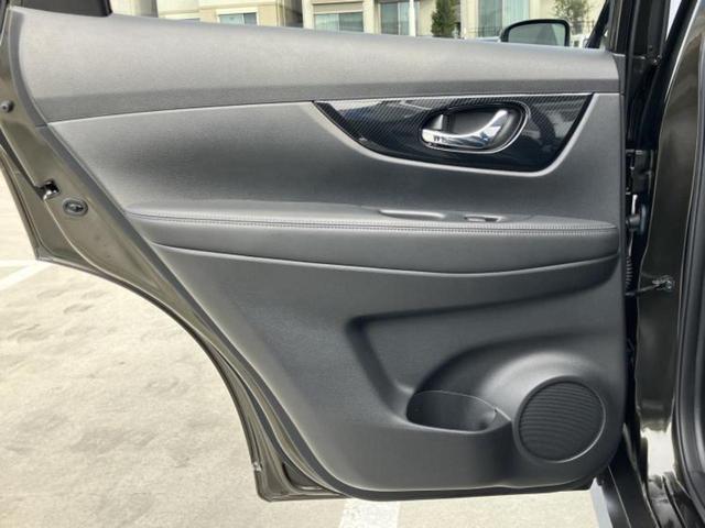 エクストレイル ２０Ｘ　新品タイヤ／保証書／純正　９インチ　ＳＤナビ／インテリジェントルームミラー／ヘッドランプ　ＬＥＤ／ＥＴＣ／ＥＢＤ付ＡＢＳ／横滑り防止装置／アイドリングストップ／フルセグＴＶ／エアバッグ　運転席（24枚目）