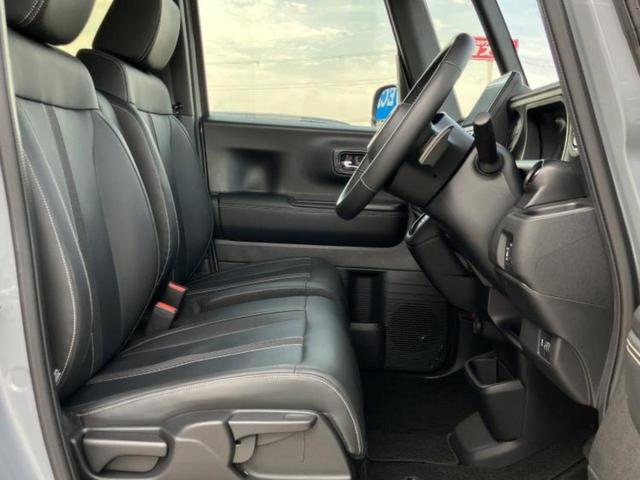 N-BOXカスタム ターボコーディネートスタイル2トーン 新品タイヤ/保証書/純正 8インチ メモリーナビ/ホンダセンシング/両側電動スライドドア/シートヒーター 前席/車線逸脱防止支援システム/ヘッドランプ LED/USBジャック ターボ バックカメラ(4枚目)