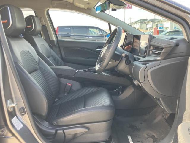 オーラ ４ＷＤ　Ｇ　ＦＯＵＲレザーエディション　ＢＯＳＥ／保証書／純正　９インチ　ＳＤナビ／インテリジェントルームミラー／衝突安全装置／シートヒーター／全方位モニター／車線逸脱防止支援システム／シート　フルレザー／ヘッドランプ　ＬＥＤ／ＥＴＣ（4枚目）