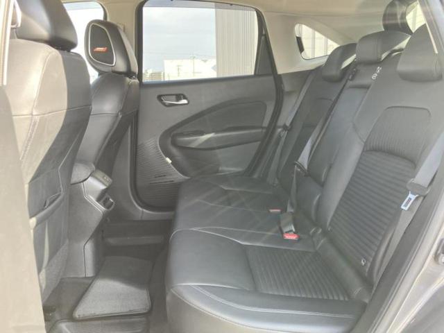 オーラ ４ＷＤ　Ｇ　ＦＯＵＲレザーエディション　ＢＯＳＥ／保証書／純正　９インチ　ＳＤナビ／インテリジェントルームミラー／衝突安全装置／シートヒーター／全方位モニター／車線逸脱防止支援システム／シート　フルレザー／ヘッドランプ　ＬＥＤ／ＥＴＣ（8枚目）