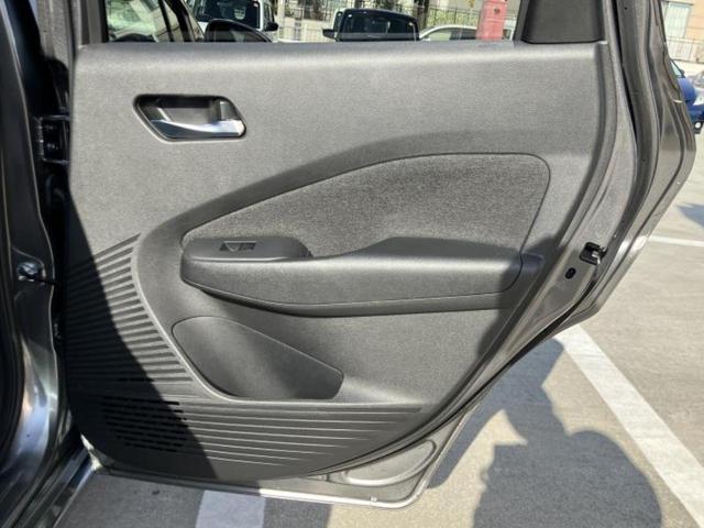 オーラ ４ＷＤ　Ｇ　ＦＯＵＲレザーエディション　ＢＯＳＥ／保証書／純正　９インチ　ＳＤナビ／インテリジェントルームミラー／衝突安全装置／シートヒーター／全方位モニター／車線逸脱防止支援システム／シート　フルレザー／ヘッドランプ　ＬＥＤ／ＥＴＣ（22枚目）