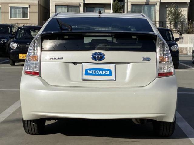 プリウス Ｓ　保証書／社外　ＳＤナビ／ＥＴＣ／ＥＢＤ付ＡＢＳ／横滑り防止装置／アイドリングストップ／フルセグＴＶ／エアバッグ　運転席／エアバッグ　助手席／エアバッグ　サイド／アルミホイール　純正　１５インチ（48枚目）