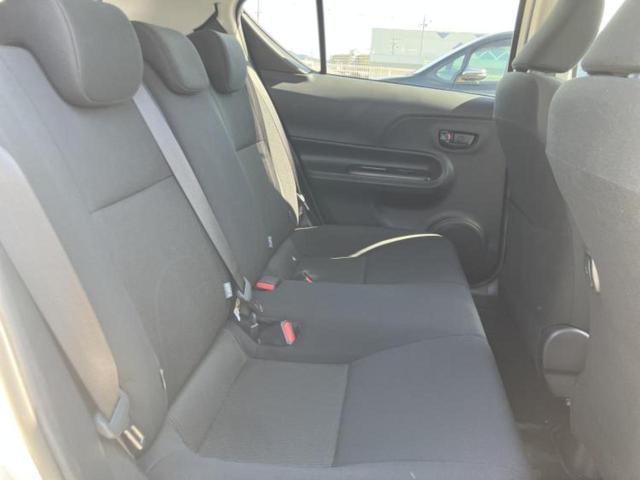 アクア Sスタイルブラック 保証書/純正 SDナビ/衝突安全装置/車線逸脱防止支援システム/ETC/EBD付ABS/横滑り防止装置/アイドリングストップ/フルセグTV/エアバッグ 運転席/エアバッグ 助手席/パワーウインドウ(5枚目)