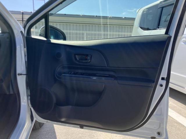 アクア Sスタイルブラック 保証書/純正 SDナビ/衝突安全装置/車線逸脱防止支援システム/ETC/EBD付ABS/横滑り防止装置/アイドリングストップ/フルセグTV/エアバッグ 運転席/エアバッグ 助手席/パワーウインドウ(20枚目)