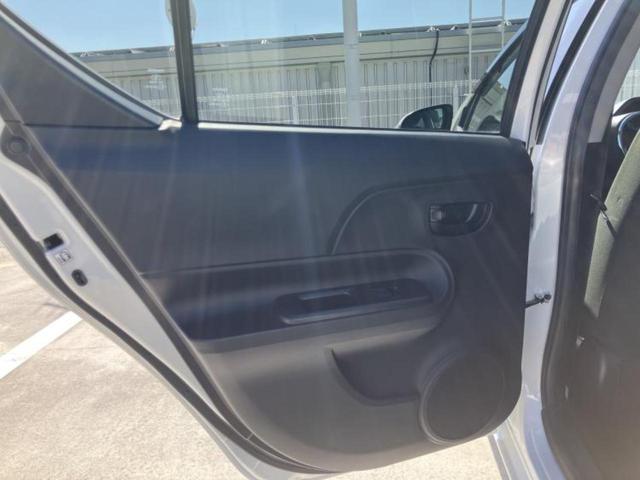 アクア Sスタイルブラック 保証書/純正 SDナビ/衝突安全装置/車線逸脱防止支援システム/ETC/EBD付ABS/横滑り防止装置/アイドリングストップ/フルセグTV/エアバッグ 運転席/エアバッグ 助手席/パワーウインドウ(23枚目)