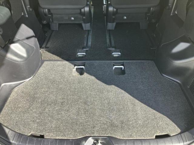 ヴォクシー ＺＳキラメキ　保証書／社外　９インチ　ＳＤナビ／フリップダウンモニター　社外　１０．２インチ／両側電動スライドドア／ヘッドランプ　ＬＥＤ／ＥＴＣ／ＥＢＤ付ＡＢＳ／横滑り防止装置／アイドリングストップ　後席モニター（27枚目）