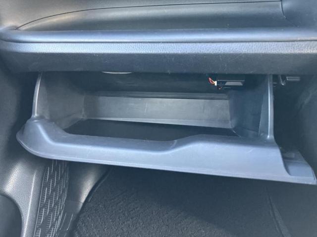 ヴォクシー ＺＳキラメキ　保証書／社外　９インチ　ＳＤナビ／フリップダウンモニター　社外　１０．２インチ／両側電動スライドドア／ヘッドランプ　ＬＥＤ／ＥＴＣ／ＥＢＤ付ＡＢＳ／横滑り防止装置／アイドリングストップ　後席モニター（44枚目）