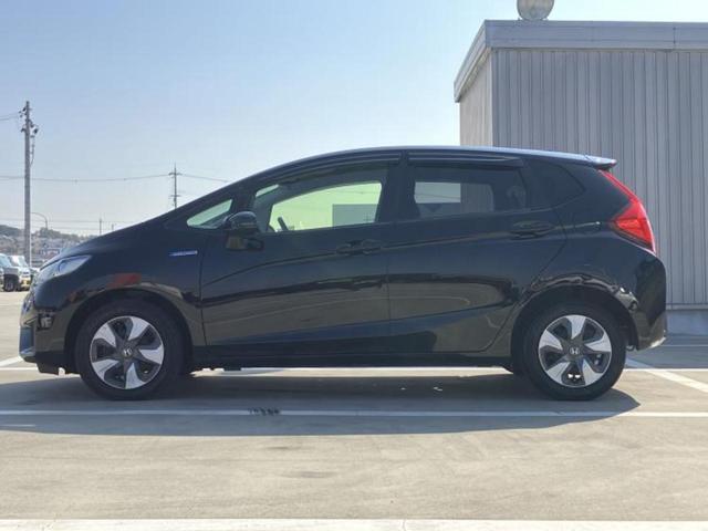 フィットハイブリッド ハイブリッド・Ｌパッケージ　新品タイヤ／保証書／純正　８インチ　ＳＤナビ／シート　ハーフレザー／ヘッドランプ　ＬＥＤ／ＥＴＣ／ＥＢＤ付ＡＢＳ／横滑り防止装置／アイドリングストップ／クルーズコントロール／バックモニター　ＤＶＤ再生（2枚目）