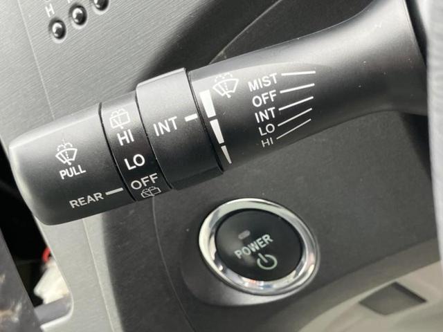 プリウス Ｓ　ＬＥＤエディション　ヘッドランプ　ＨＩＤ／ＥＴＣ／ＥＢＤ付ＡＢＳ／横滑り防止装置／アイドリングストップ／エアバッグ　運転席／エアバッグ　助手席／エアバッグ　サイド／アルミホイール　純正　１５インチ／パワーウインドウ（12枚目）