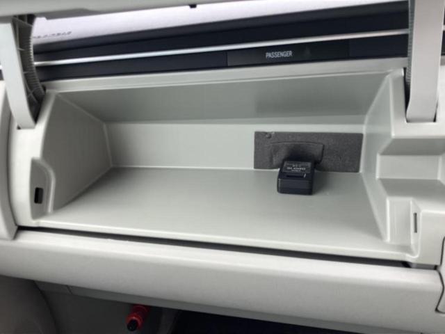 プリウス Ｓ　ＬＥＤエディション　ヘッドランプ　ＨＩＤ／ＥＴＣ／ＥＢＤ付ＡＢＳ／横滑り防止装置／アイドリングストップ／エアバッグ　運転席／エアバッグ　助手席／エアバッグ　サイド／アルミホイール　純正　１５インチ／パワーウインドウ（39枚目）