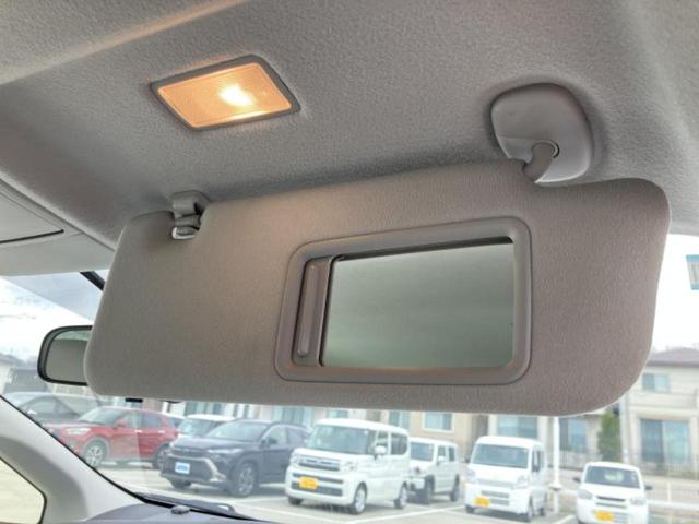 プリウス Ｓ　ＬＥＤエディション　ヘッドランプ　ＨＩＤ／ＥＴＣ／ＥＢＤ付ＡＢＳ／横滑り防止装置／アイドリングストップ／エアバッグ　運転席／エアバッグ　助手席／エアバッグ　サイド／アルミホイール　純正　１５インチ／パワーウインドウ（43枚目）