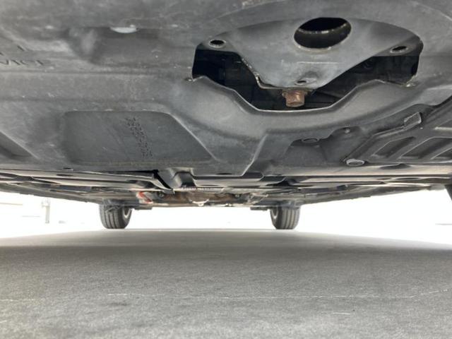 プリウス Ｓ　ＬＥＤエディション　ヘッドランプ　ＨＩＤ／ＥＴＣ／ＥＢＤ付ＡＢＳ／横滑り防止装置／アイドリングストップ／エアバッグ　運転席／エアバッグ　助手席／エアバッグ　サイド／アルミホイール　純正　１５インチ／パワーウインドウ（50枚目）