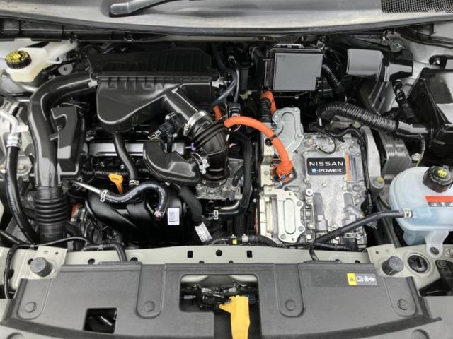 ノート Ｘ　保証書／純正　９インチ　メモリーナビ／エマージェンシーブレーキ／車線逸脱防止支援システム／ヘッドランプ　ＬＥＤ／ＵＳＢジャック／Ｂｌｕｅｔｏｏｔｈ接続／ＥＴＣ／横滑り防止装置／バックモニター（52枚目）