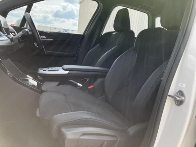 2シリーズ 218iアクティブツアラーMスポーツ 衝突安全装置/シートヒーター 前席/全方位モニター/車線逸脱防止支援システム/パーキングアシスト 自動操舵/電動バックドア/ヘッドランプ LED/Bluetooth接続/ETC2.0 全周囲カメラ(6枚目)