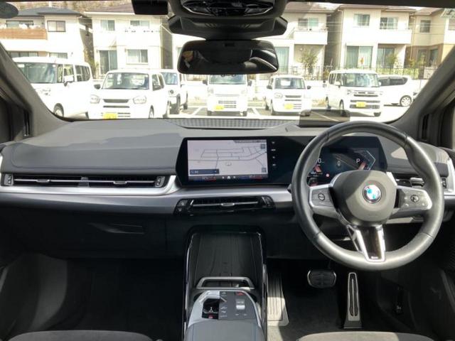 2シリーズ 218iアクティブツアラーMスポーツ 衝突安全装置/シートヒーター 前席/全方位モニター/車線逸脱防止支援システム/パーキングアシスト 自動操舵/電動バックドア/ヘッドランプ LED/Bluetooth接続/ETC2.0 全周囲カメラ(9枚目)