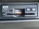 ＥＴＣ車載器を搭載しているので、高速道路の料金所をスムーズに通過できます。スムーズな移動をサポートし、快適なドライブに貢献します。