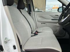 「この車の写真をもっと見たい」「状態が気になる」「この装備はついている？」どんな小さな疑問でもお気軽にお問い合わせください！ 4