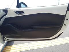 ＷＥＣＡＲＳでは各商談席に大型モニターをご用意しております！見やすい大画面でゆったりと全国の在庫をご覧いただけます！是非ご来店お待ちしております！ 7