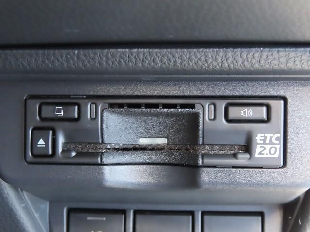 プリウス Ｚ　インテリジェントクリアランスソナー　ＰＷシート　地デジＴＶ　ＡＷ　ＬＥＤヘッドライト　エアコン　バックモニター　ＴＶ　寒冷地仕様車　オートクルーズ　４ＷＤ車　スマートキー　盗難防止装置　記録簿　ＥＴＣ（2枚目）