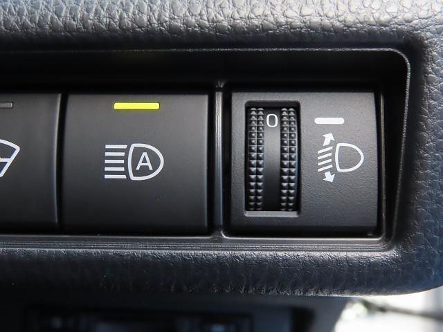 プリウス Ｚ　インテリジェントクリアランスソナー　ＰＷシート　地デジＴＶ　ＡＷ　ＬＥＤヘッドライト　エアコン　バックモニター　ＴＶ　寒冷地仕様車　オートクルーズ　４ＷＤ車　スマートキー　盗難防止装置　記録簿　ＥＴＣ（9枚目）