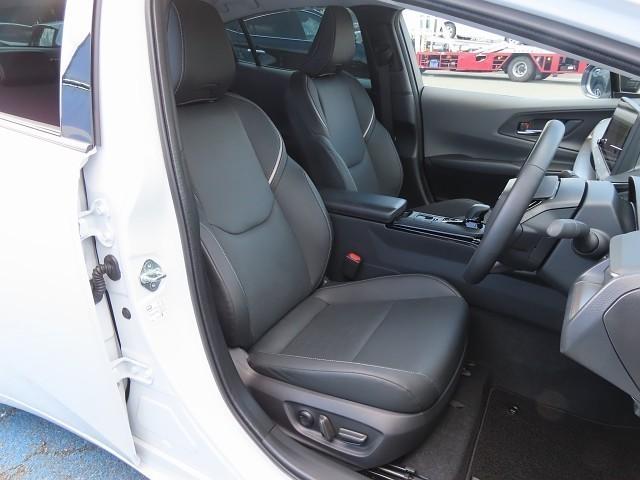 プリウス Ｚ　インテリジェントクリアランスソナー　ＰＷシート　地デジＴＶ　ＡＷ　ＬＥＤヘッドライト　エアコン　バックモニター　ＴＶ　寒冷地仕様車　オートクルーズ　４ＷＤ車　スマートキー　盗難防止装置　記録簿　ＥＴＣ（14枚目）