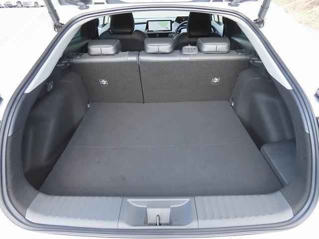 プリウス Ｚ　インテリジェントクリアランスソナー　ＰＷシート　地デジＴＶ　ＡＷ　ＬＥＤヘッドライト　エアコン　バックモニター　ＴＶ　寒冷地仕様車　オートクルーズ　４ＷＤ車　スマートキー　盗難防止装置　記録簿　ＥＴＣ（16枚目）