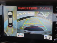 「パノラミックビューモニター」でクルマを真上から見るように周囲を確認でき、駐車の際に大活躍☆ 4