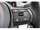 【アダプティブクルーズコントロール】予め設定した車速内でクルマが自動的に加減速。前走車との適切な車間距離を維持しながら追従走行します。