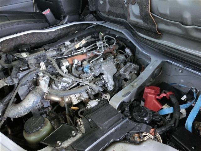 レジアスエースバン ＤＸ　４ＷＤ　ストラーダＳＤナビ　フルセグ　ＤＶＤ再生　Ｂｌｕｅｔｏｏｔｈ　ＥＴＣ　キーレス　ブラックレザー調シートカバー　社外ボンネット＆インナーブラックヘッドライト＆ＬＥＤフォグ＆テールランプ＆ルーフスポイラー（18枚目）