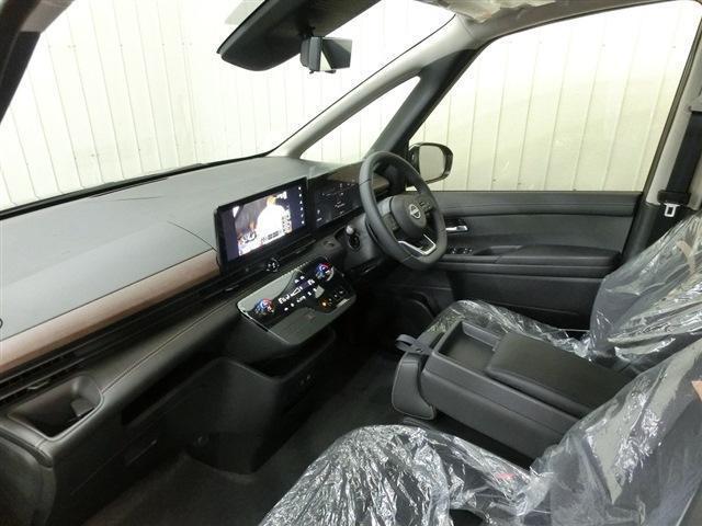 セレナ ハイウェイスターV 純正12.3インチナビ・フルセグTV・アラウンドビュー・Bluetooth・ETC・プロパイロット・エマージェンシーB・クルコン・ハイビームA・VDC・両側パワスラ・前後ドラレコ・Dインナーミラー(10枚目)