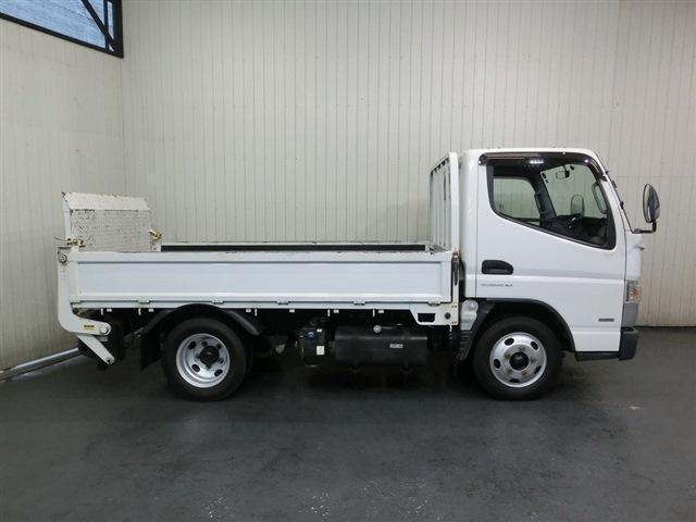 キャンター 平ボディ　ＰＧ　２ｔ積　純正ＡＭ／ＦＭオーディオ・ＡＵＸ・ＥＴＣ・キーレス・フォグランプ・エアバック・ＡＢＳ・ＥＣＯモード・坂道発進補助装置・荷台寸法３０５Ｘ１６０Ｘ３８・車輛総重量４７７５ｋｇ・極東アーム式８００ｋｇＰＧ（8枚目）