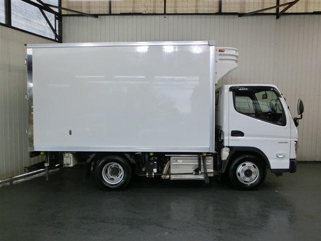 キャンター 冷蔵冷凍車　４ＷＤ　純正オーディオ・Ｂｌｕｅｔｏｏｔｈ・Ｂカメラ・衝突被害軽減Ｂ・車線逸脱警報・ＡＳＲ・坂道発進補助装置・ＬＥＤヘッド・荷台寸法３２７Ｘ１６６Ｘ１７０・車輛総重量４９５０ｋｇ・三菱ＴＤＪＳ４０ＤＡ（8枚目）