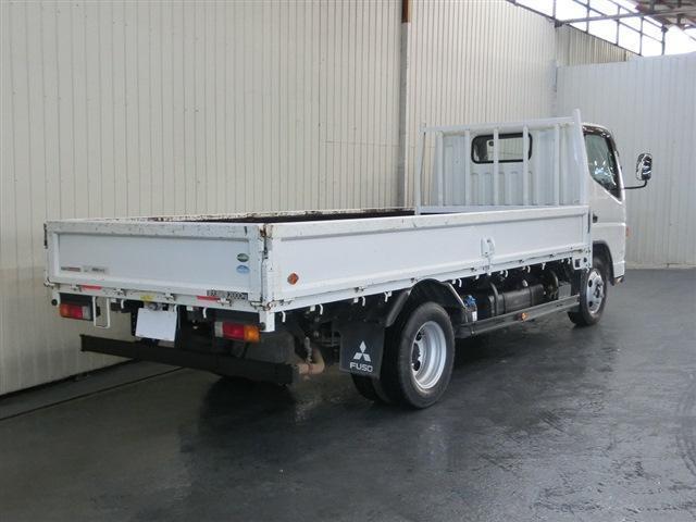 キャンター 平ボディ　２ｔ積　純正ＡＭ／ＦＭオーディオ・ＡＵＸ・ＥＴＣ・キーレスエントリー・衝突被害軽減ブレーキ・車線逸脱警報・ヘッドライトレベライザー・エアバック・ＡＢＳ・荷台寸法４３５×１７９×３８・車輛総重量４７３５ｋｇ（3枚目）