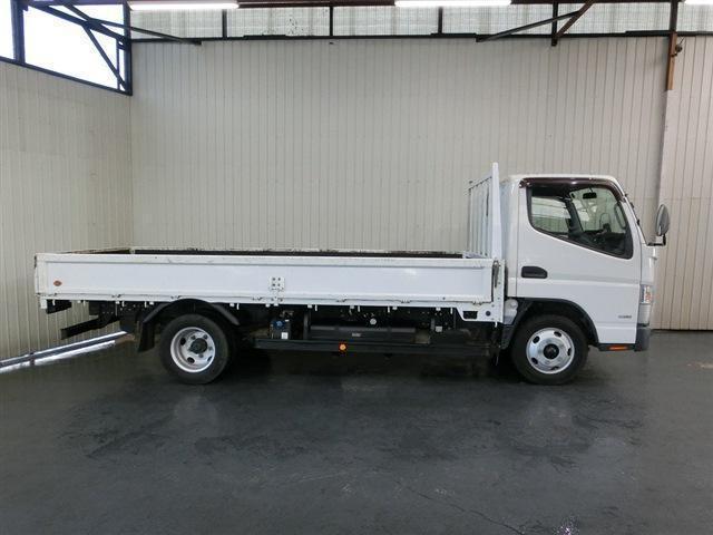 キャンター 平ボディ　２ｔ積　純正ＡＭ／ＦＭオーディオ・ＡＵＸ・ＥＴＣ・キーレスエントリー・衝突被害軽減ブレーキ・車線逸脱警報・ヘッドライトレベライザー・エアバック・ＡＢＳ・荷台寸法４３５×１７９×３８・車輛総重量４７３５ｋｇ（8枚目）
