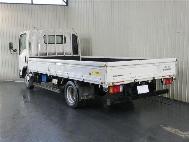 エルフトラック 平ボディ　２ｔ積　純正ＡＭ／ＦＭラジオ・ＥＴＣ・キーレス・左電格ミラー・ＡＳＲ・坂道発進補助装置・ＥＣＯＮＯモード・ヘッドライトレベライザー・ミラーヒーター・荷台寸法４３５×２０６×３８・車輛総重量４８９５ｋｇ（4枚目）