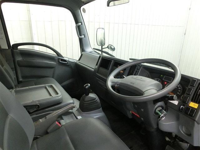 エルフトラック 平ボディ　２ｔ積　純正ＡＭ／ＦＭラジオ・ＥＴＣ・キーレス・左電格ミラー・ＡＳＲ・坂道発進補助装置・ＥＣＯＮＯモード・ヘッドライトレベライザー・ミラーヒーター・荷台寸法４３５×２０６×３８・車輛総重量４８９５ｋｇ（12枚目）
