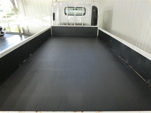 エルフトラック 平ボディ　２ｔ積　純正ＡＭ／ＦＭラジオ・ＥＴＣ・キーレス・左電格ミラー・ＡＳＲ・坂道発進補助装置・ＥＣＯＮＯモード・ヘッドライトレベライザー・ミラーヒーター・荷台寸法４３５×２０６×３８・車輛総重量４８９５ｋｇ（19枚目）