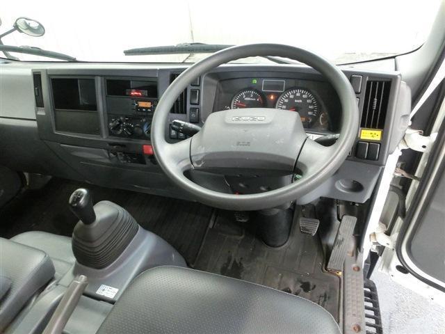 エルフトラック 平ボディ　２ｔ積　純正ＡＭ／ＦＭラジオ・ＥＴＣ・キーレス・左電格ミラー・ＡＳＲ・坂道発進補助装置・ＥＣＯＮＯモード・ヘッドライトレベライザー・ミラーヒーター・荷台寸法４３５×２０６×３８・車輛総重量４８９５ｋｇ（20枚目）